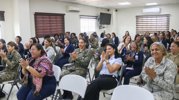 Junta de Retiro realiza charla y entrega de presentes por Día Internacional de la Mujer