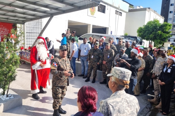 Junta de Retiro realiza encendido de árbol por motivo a llegada de la Navidad