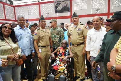 Ministro de Defensa encabeza jornada de apoyo integral a retirados en Villa Duarte