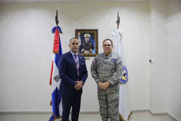 El presidente  de la JRFFAA, general de brigada, Ricardo L. Rosa Chupany, ERD, recibe  visita de cortesía por parte del coronel piloto, José L. Rodríguez, FARD (DEM), J-1, director de personal del Estado Mayor Conjunto