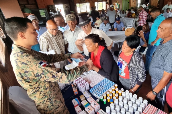 Retirados de Constanza y Jarabacoa son beneficiados en Jornada de Asistencia Social