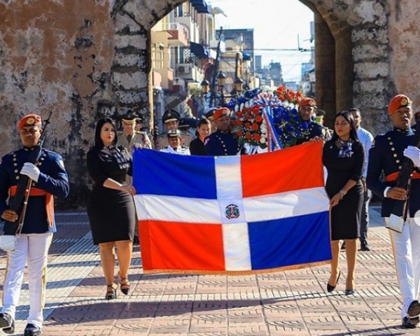 La Junta de Retiro rinde tributo a los Padres de la Patria, depositándo una ofrenda floral como muestra de admiración y respeto