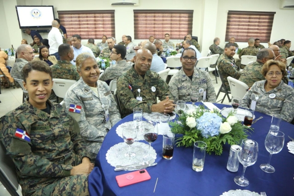 Presidente JRFPFFAA ofrece almuerzo especial a colaboradores por conmemoración del 92vo. aniversario