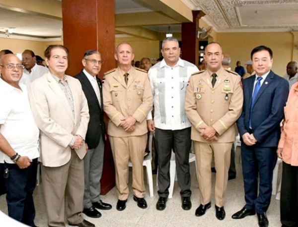 El General de Brigada Ricardo L. Rosa Chupany, ERD., en representación del Señor Ministro de Defensa Teniente General Ruben D. Paulino Sem, ERD, asistió a la Misa de acción de gracias al conmemorarse el 52 Aniversario de la Hermandad de Veteranos